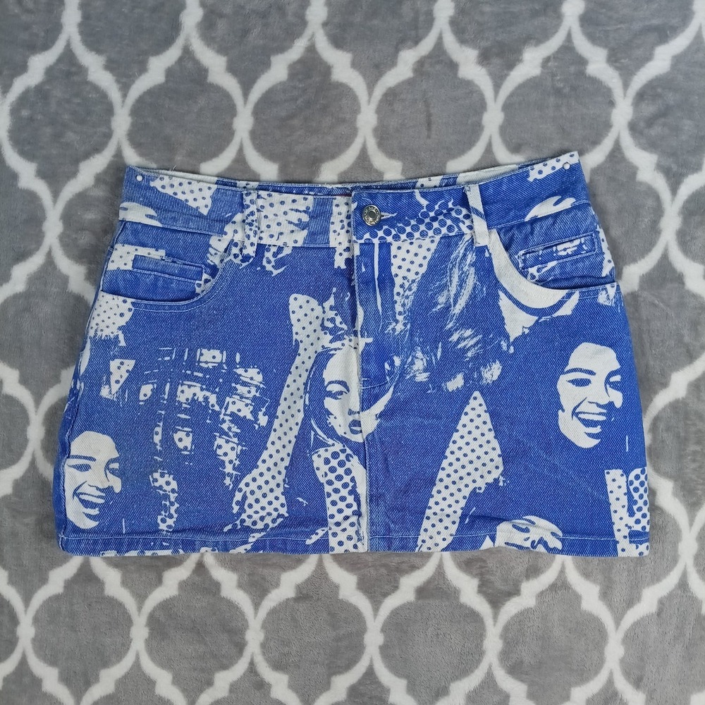 Edikted Mini Skirt Denim Size Small Blue White Graphic Pop Art Faces Y2K - Picture 8 of 9